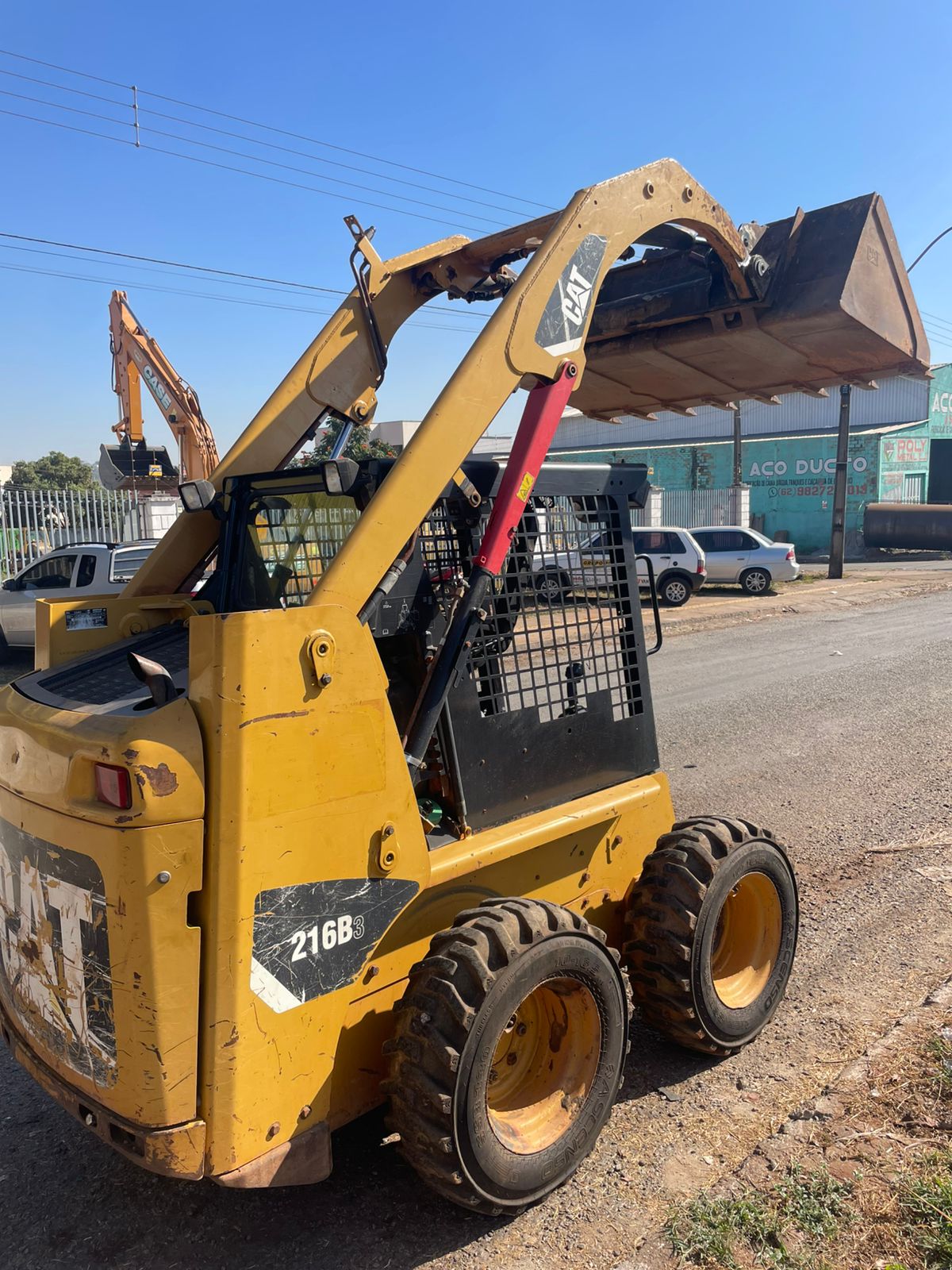 MINICARREGADEIRA À VENDA! CAT 216B3 – Ano 2013